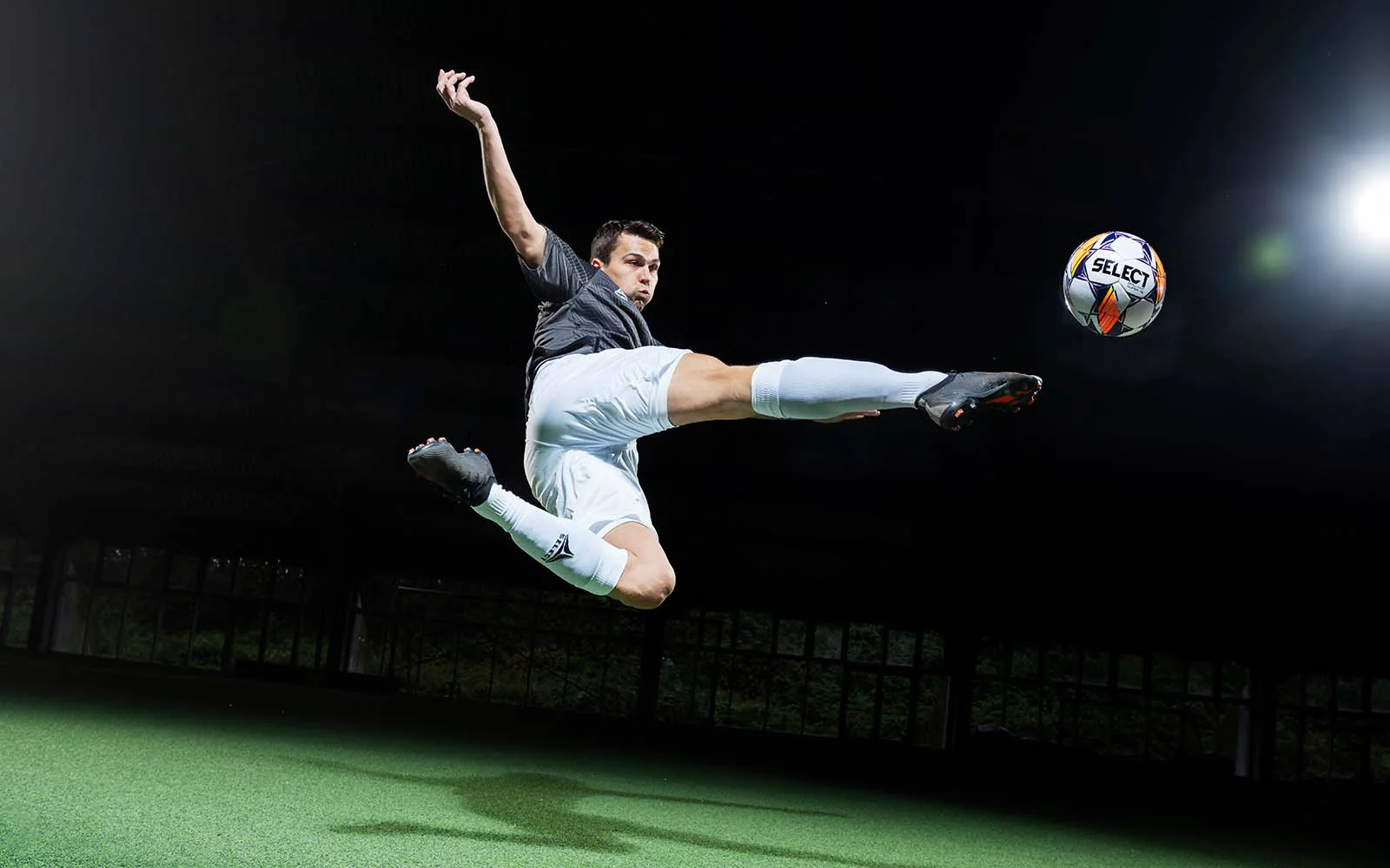 今天32投12中！马克西：右手手指很疼但会没事的 不会以此为借口.